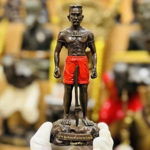 【拿刀魂魄勇金身】