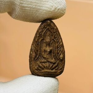 【金达玛尼坤平佛】